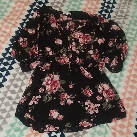 Stella Tweed Tops - 💥4/$10 - Black floral top